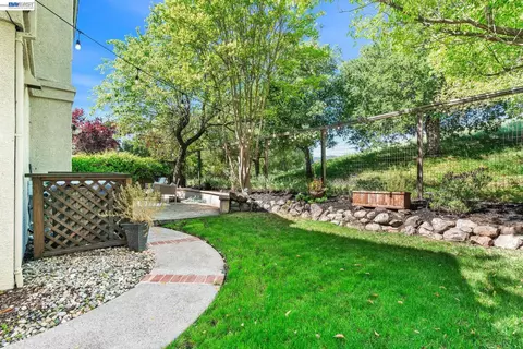 Exterior - 690 Glasgow Cir, Danville, CA 94526 photo 2 of 10