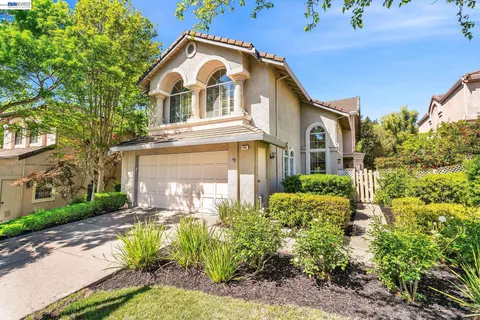 Exterior - 690 Glasgow Cir, Danville, CA 94526 photo 1 of 10