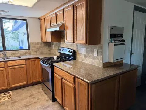Kitchen - 153 Summit Ave, Sonora, CA 95370 photo 2 of 5