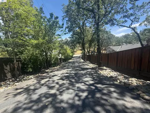 571 La Gonda Way, Danville, CA 94526