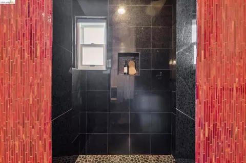 Bath - 515 Vincente Ave, Berkeley, CA 94707 photo 2 of 11