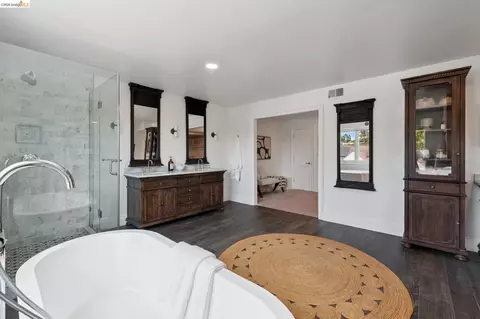 Bath - 515 Vincente Ave, Berkeley, CA 94707 photo 11 of 11