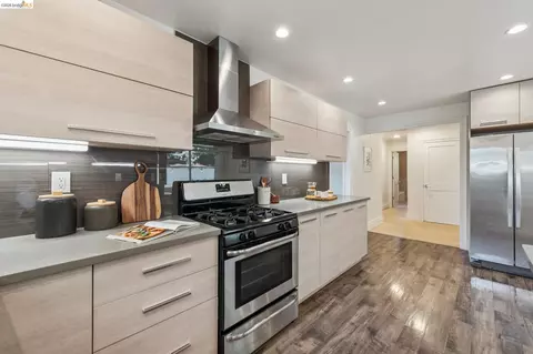 Kitchen - 515 Vincente Ave, Berkeley, CA 94707 photo 4 of 6