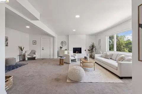 Living - 515 Vincente Ave, Berkeley, CA 94707 photo 6 of 10