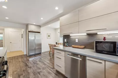 Kitchen - 515 Vincente Ave, Berkeley, CA 94707 photo 6 of 6