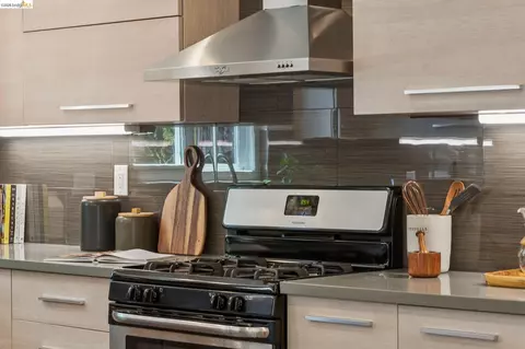 Kitchen - 515 Vincente Ave, Berkeley, CA 94707 photo 5 of 6