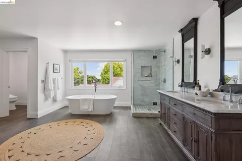 Bath - 515 Vincente Ave, Berkeley, CA 94707 photo 8 of 11