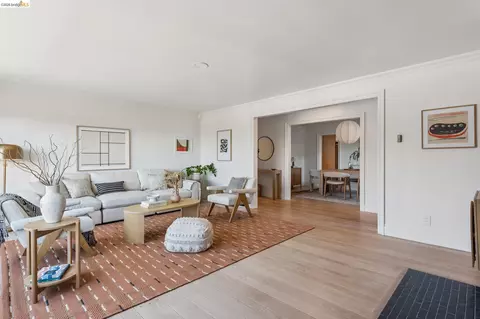 Living - 515 Vincente Ave, Berkeley, CA 94707 photo 5 of 10