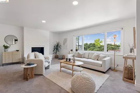 Living - 515 Vincente Ave, Berkeley, CA 94707 photo 7 of 10