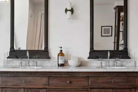 Bath - 515 Vincente Ave, Berkeley, CA 94707 photo 7 of 11