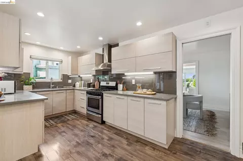 Kitchen - 515 Vincente Ave, Berkeley, CA 94707 photo 3 of 6