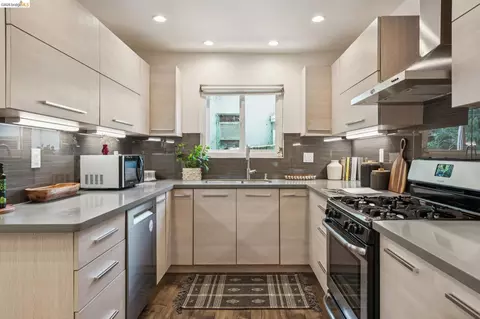 Kitchen - 515 Vincente Ave, Berkeley, CA 94707 photo 2 of 6