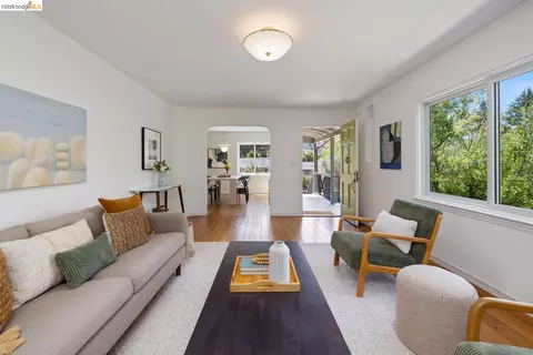 Living - 371 Rugby Ave, Berkeley, CA 94708 photo 4 of 5