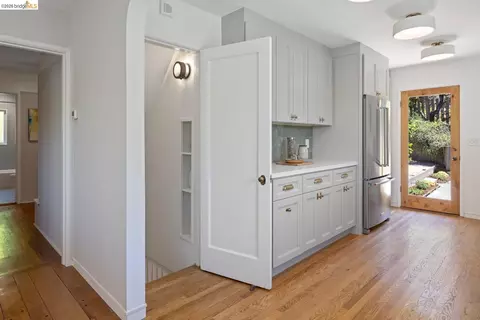 Entry Way - 371 Rugby Ave, Berkeley, CA 94708 photo 2 of 4