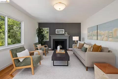 Living - 371 Rugby Ave, Berkeley, CA 94708 photo 2 of 5