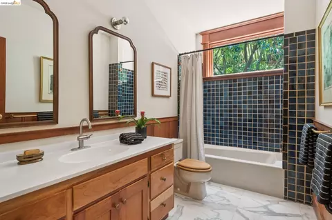 Bath - 1090 Cragmont Ave, Berkeley, CA 94708 photo 2 of 4