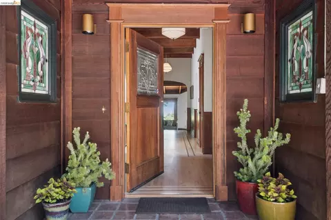 Entry Way - 1090 Cragmont Ave, Berkeley, CA 94708 photo 2 of 12