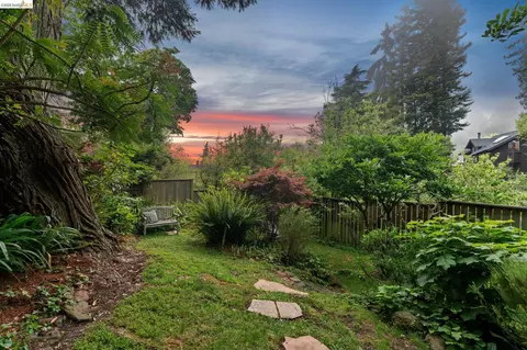 Exterior - 1090 Cragmont Ave, Berkeley, CA 94708 photo 23 of 25