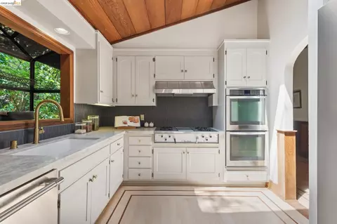 Kitchen - 1090 Cragmont Ave, Berkeley, CA 94708 photo 5 of 7