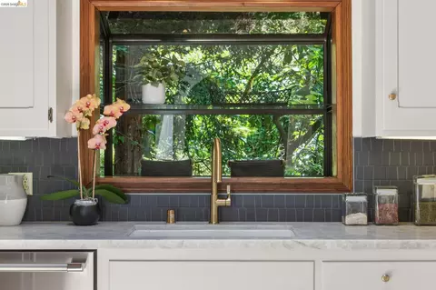 Kitchen - 1090 Cragmont Ave, Berkeley, CA 94708 photo 3 of 7