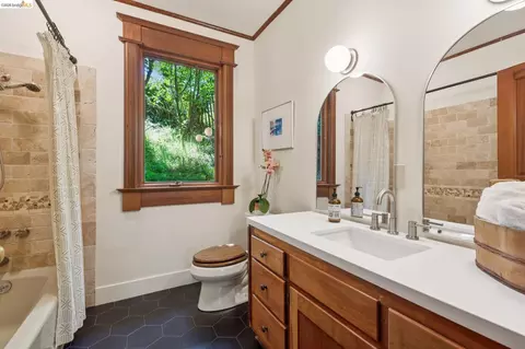 Bath - 1090 Cragmont Ave, Berkeley, CA 94708 photo 3 of 4
