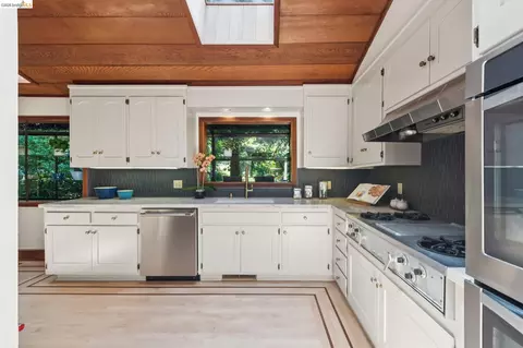 Kitchen - 1090 Cragmont Ave, Berkeley, CA 94708 photo 1 of 7