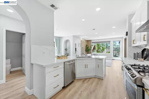 Kitchen - 5688 Cedar Crst, Dublin, CA 94568 photo 6 of 7
