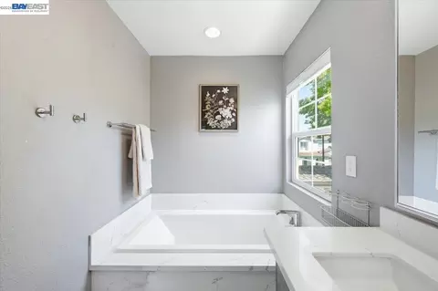 Bath - 5688 Cedar Crst, Dublin, CA 94568 photo 4 of 7