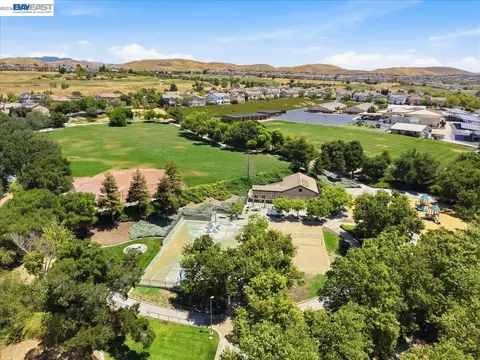 View/Area - 5688 Cedar Crst, Dublin, CA 94568 photo 6 of 7