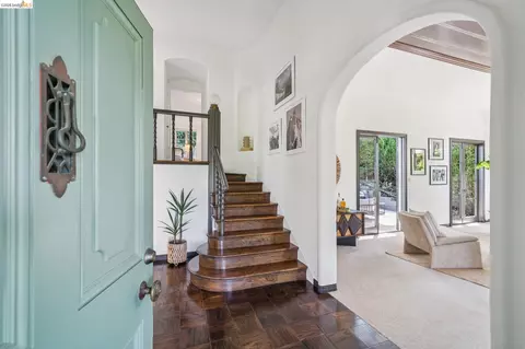 5933 Johnston Dr, Oakland, CA 94611