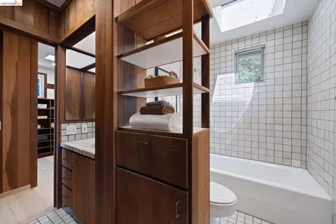 Bath - 100 Avenida Dr, Berkeley, CA 94708 photo 2 of 6
