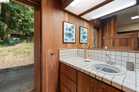 Bath - 100 Avenida Dr, Berkeley, CA 94708 photo 4 of 6