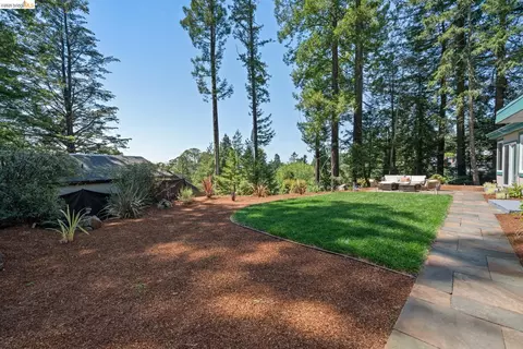 Exterior - 100 Avenida Dr, Berkeley, CA 94708 photo 3 of 9