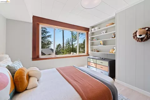 Bedroom - 100 Avenida Dr, Berkeley, CA 94708 photo 8 of 10