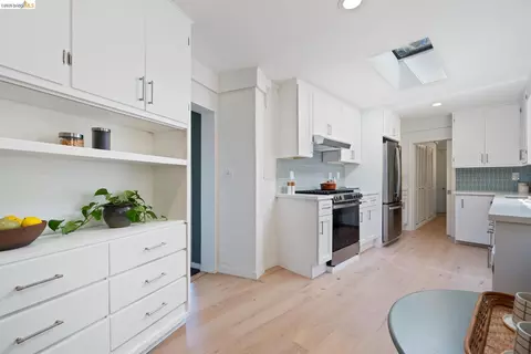 Kitchen - 100 Avenida Dr, Berkeley, CA 94708 photo 4 of 5