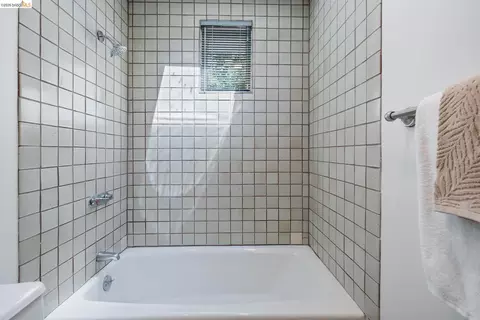 Bath - 100 Avenida Dr, Berkeley, CA 94708 photo 3 of 6