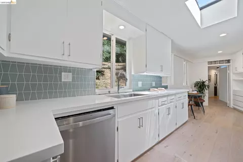 Kitchen - 100 Avenida Dr, Berkeley, CA 94708 photo 2 of 5