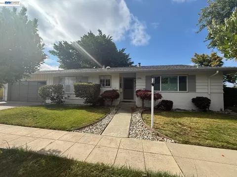 2394 Tahiti St, Hayward, CA 94545