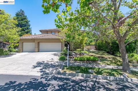 705 Newbury St, Livermore, CA 94551