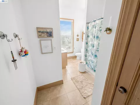 Entry Way - 834 Georgia St, Vallejo, CA 94590 photo 1 of 2