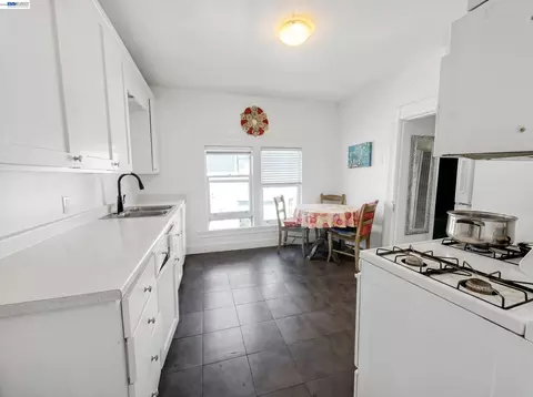 Kitchen - 834 Georgia St, Vallejo, CA 94590 photo 4 of 4