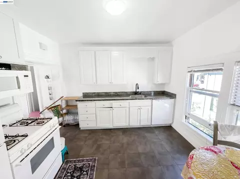 Kitchen - 834 Georgia St, Vallejo, CA 94590 photo 3 of 4