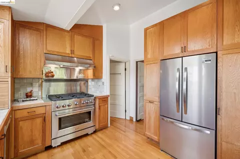 Kitchen - 706 Hilldale Ave, Berkeley, CA 94708 photo 3 of 6