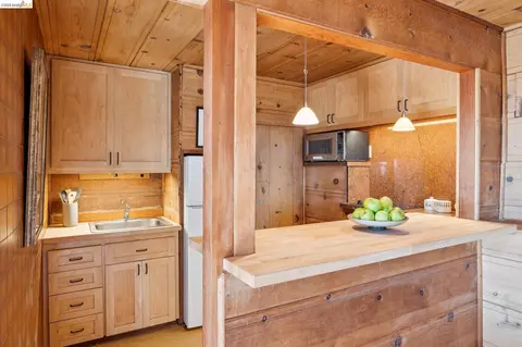 Kitchen - 706 Hilldale Ave, Berkeley, CA 94708 photo 4 of 6