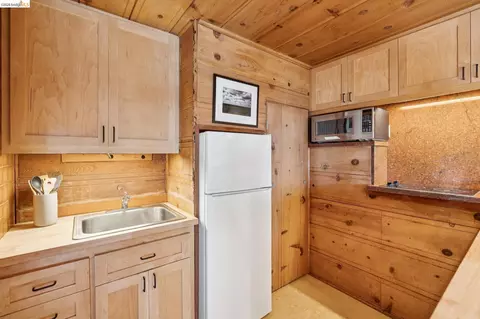 Kitchen - 706 Hilldale Ave, Berkeley, CA 94708 photo 5 of 6