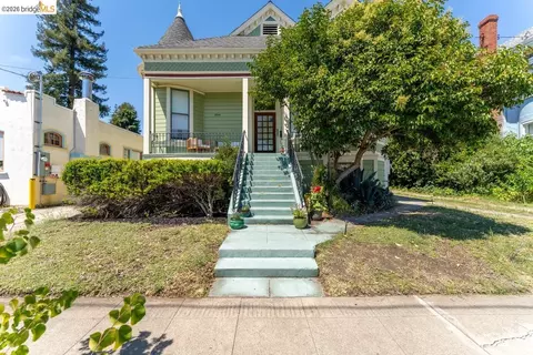 3044 Blossom St, Oakland, CA 94601