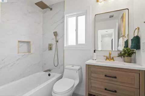 Bath - 36347 Colbert Pl, Newark, CA 94560 photo 4 of 7
