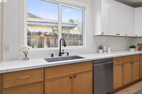 Kitchen - 36347 Colbert Pl, Newark, CA 94560 photo 6 of 9