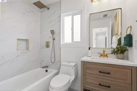 Bath - 36347 Colbert Pl, Newark, CA 94560 photo 4 of 7