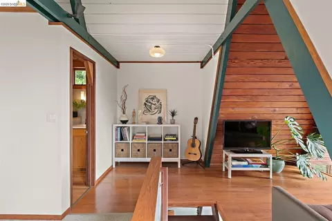 Entry Way - 1357 Glendale Ave, Berkeley, CA 94708 photo 1 of 1